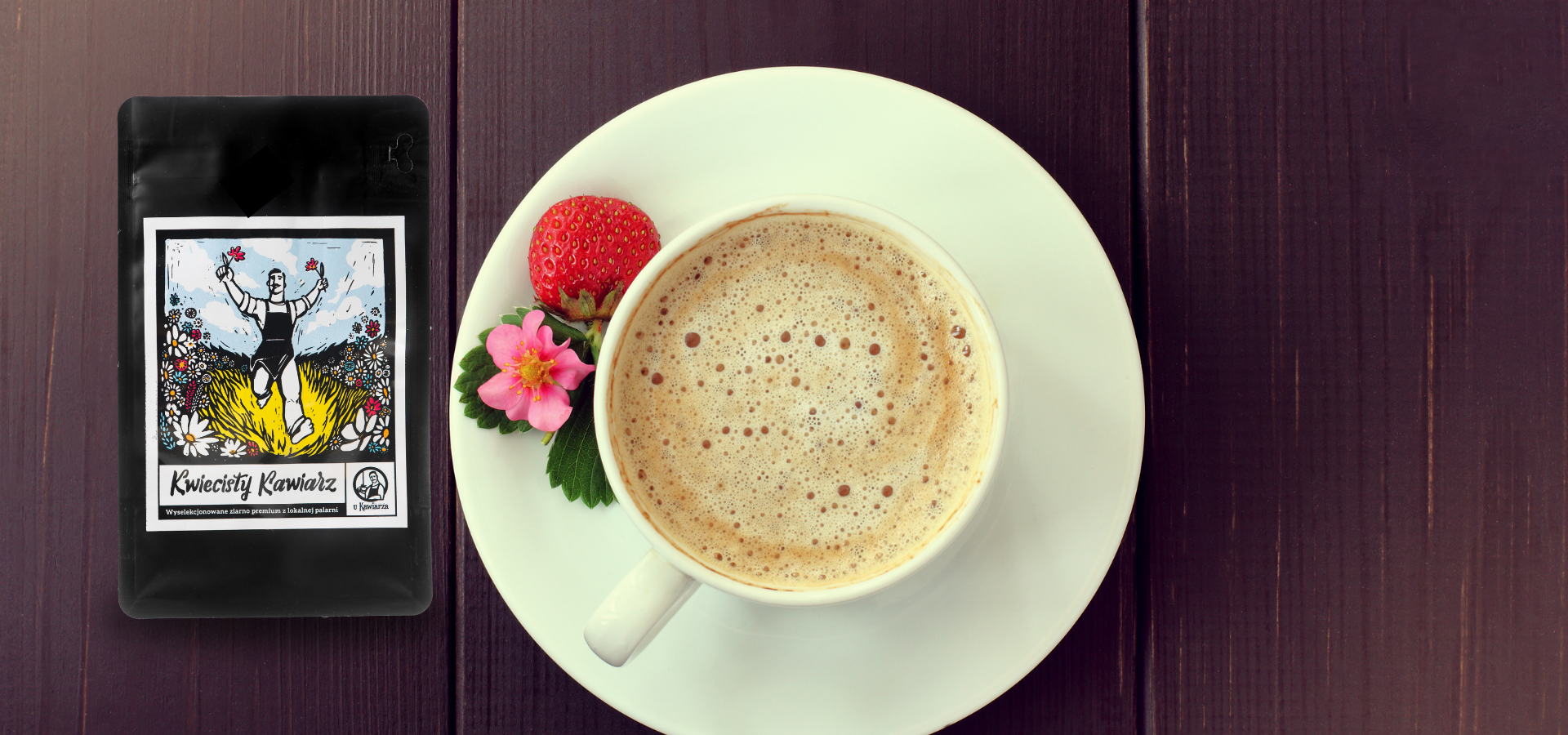 Kwiecisty Kawiarz, sezonowa mieszanka kawy, w towarzystwie świeżo zaparzonego naparu i truskawki. Idealne espresso na idealny dzień.